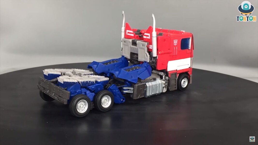 Transformers Masterpiece MPM 12 Optimus Prime  (19 of 43)